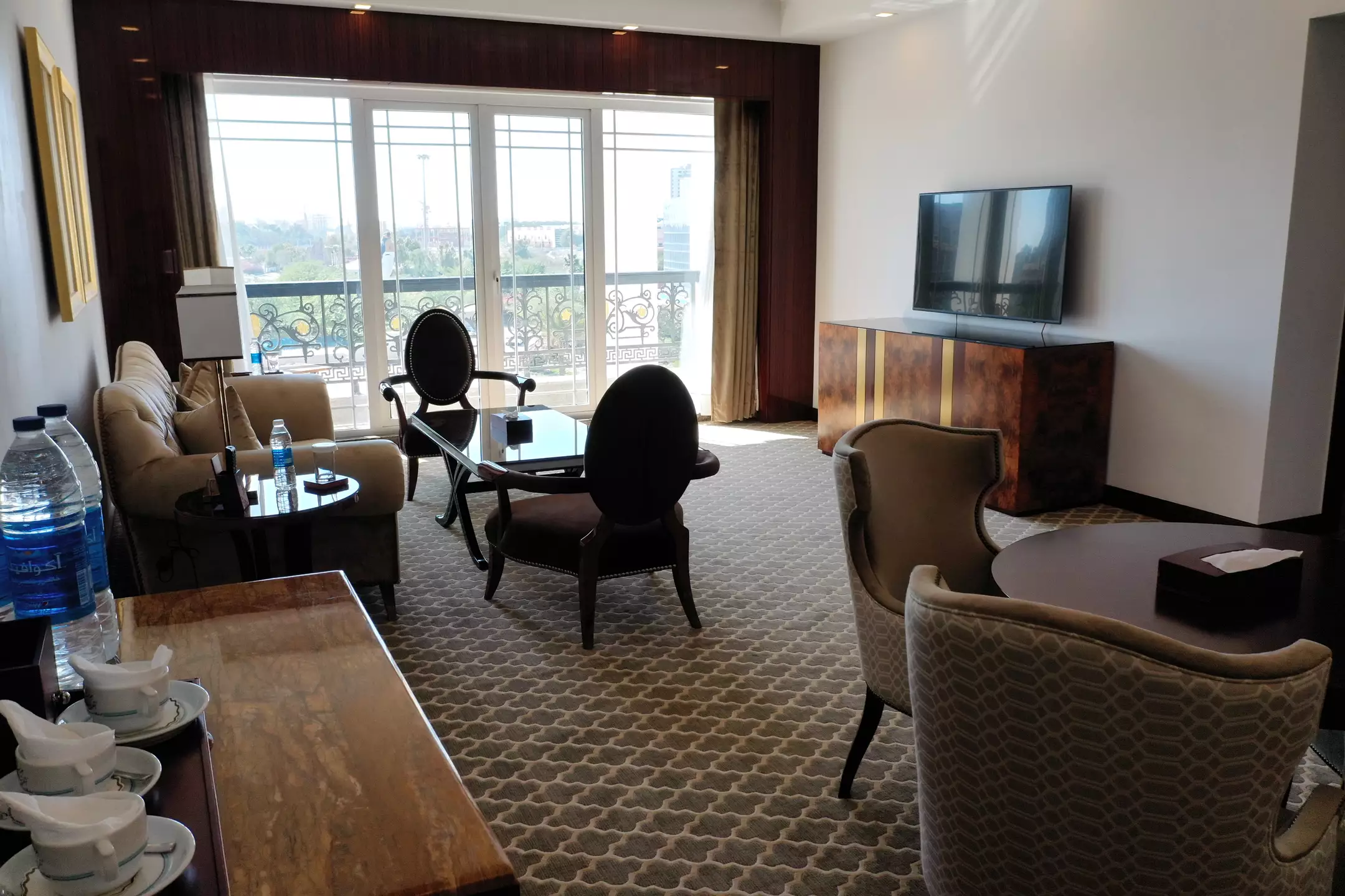 Alibaba https://cdn.alibaba.ir/ostorage/hotel-accommodation-images/6946777642794e78685ec5a2_سوئیت رویال لوکس چهار نفره (رو به باغ).webp